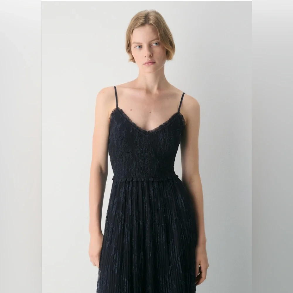 NEW Aritzia Black Tuberose Lace tiered Midi Dress Size M - Picture 2 of 13
